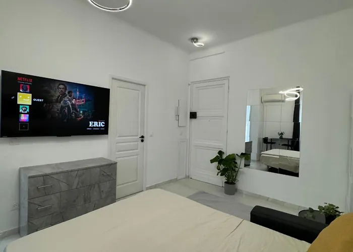 Апартаменты Newly Refurbished